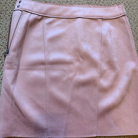Pale-pink suede skirt - Picture 5 of 6